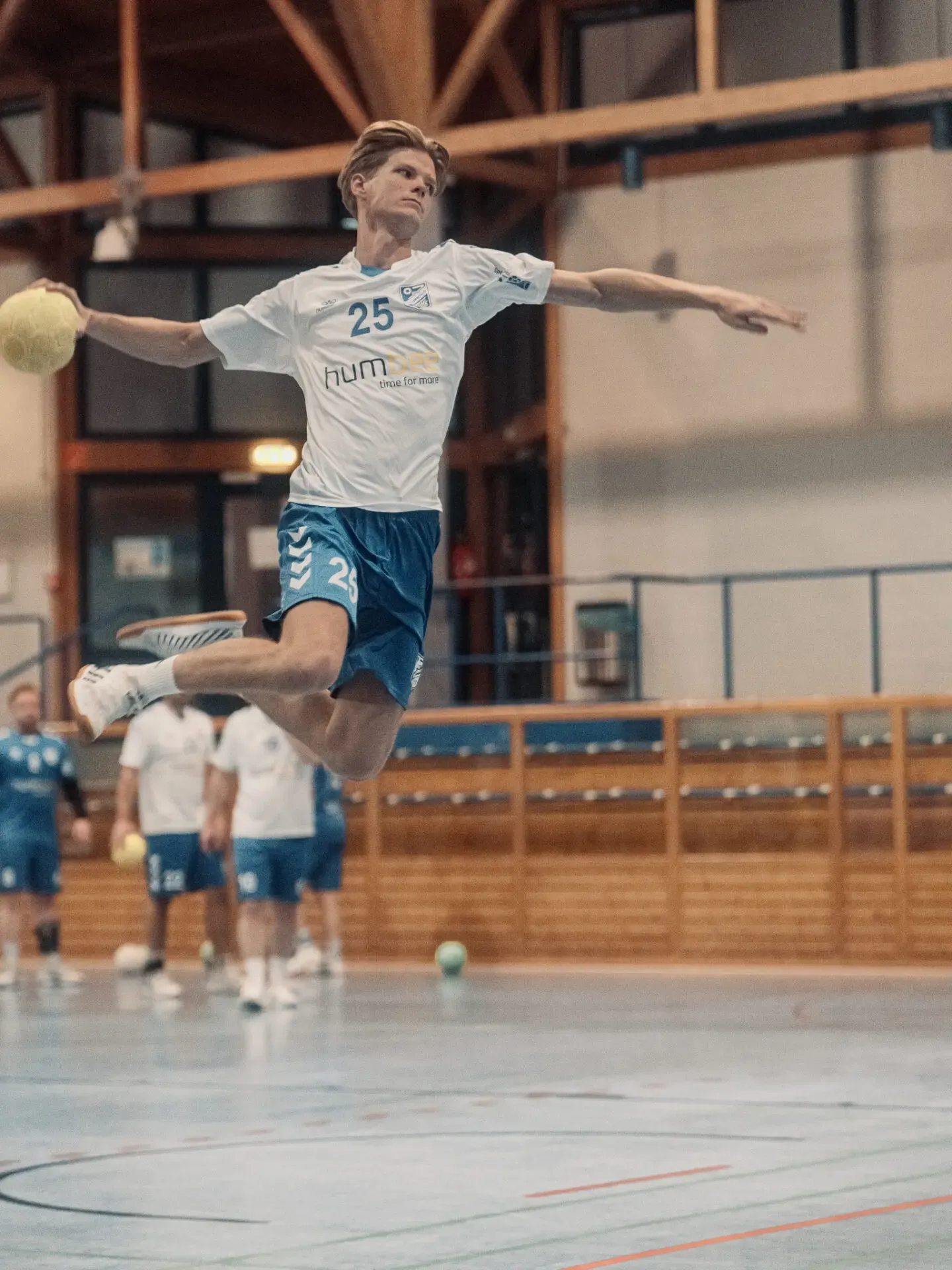 Fokussierter Torwurf, ist wie eine klare Digitalisierung. Erfolgreich!